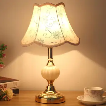 12 Stilu Auduma Galda Lampa Ziemeļvalstu Modernās Guļamistabas Gultas Gaismas hromēts Stikla Dekorēšana Silts Lampas, LED Spuldzes, gaismekļi