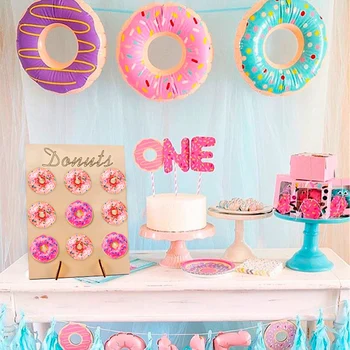 Koka Donut Sienas Stāvēt Virtuļi Apdare, Plaukti Virtuļus Stāv Kāzu Bērniem, Dzimšanas Dienu Mājas Puse, Galda Partijas Apdare