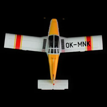 Pre-built 1/72 mērogā Zlin Z 42 Z-142 treneris lidmašīnas kolekcionēšanas hobijs gatavo plastmasas modeli