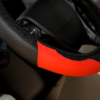 Zīmola jaunās oglekļa cietlodēšanai automašīnas salona piederumi, elpojošs neslīdoša PU ādas sarkana stūres rats segums, kas piemērots 37-38cm