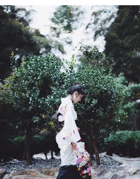 Vintage Žaunu Japāņu Stila Kimono Balta Iespiests Yukata Ar Obi Elegants Ar Garām Piedurknēm Sievietēm Skatuves Šovs Drēbes Cosplay Kostīms