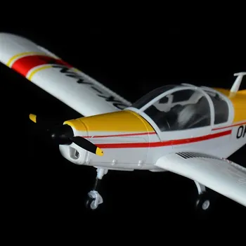 Pre-built 1/72 mērogā Zlin Z 42 Z-142 treneris lidmašīnas kolekcionēšanas hobijs gatavo plastmasas modeli